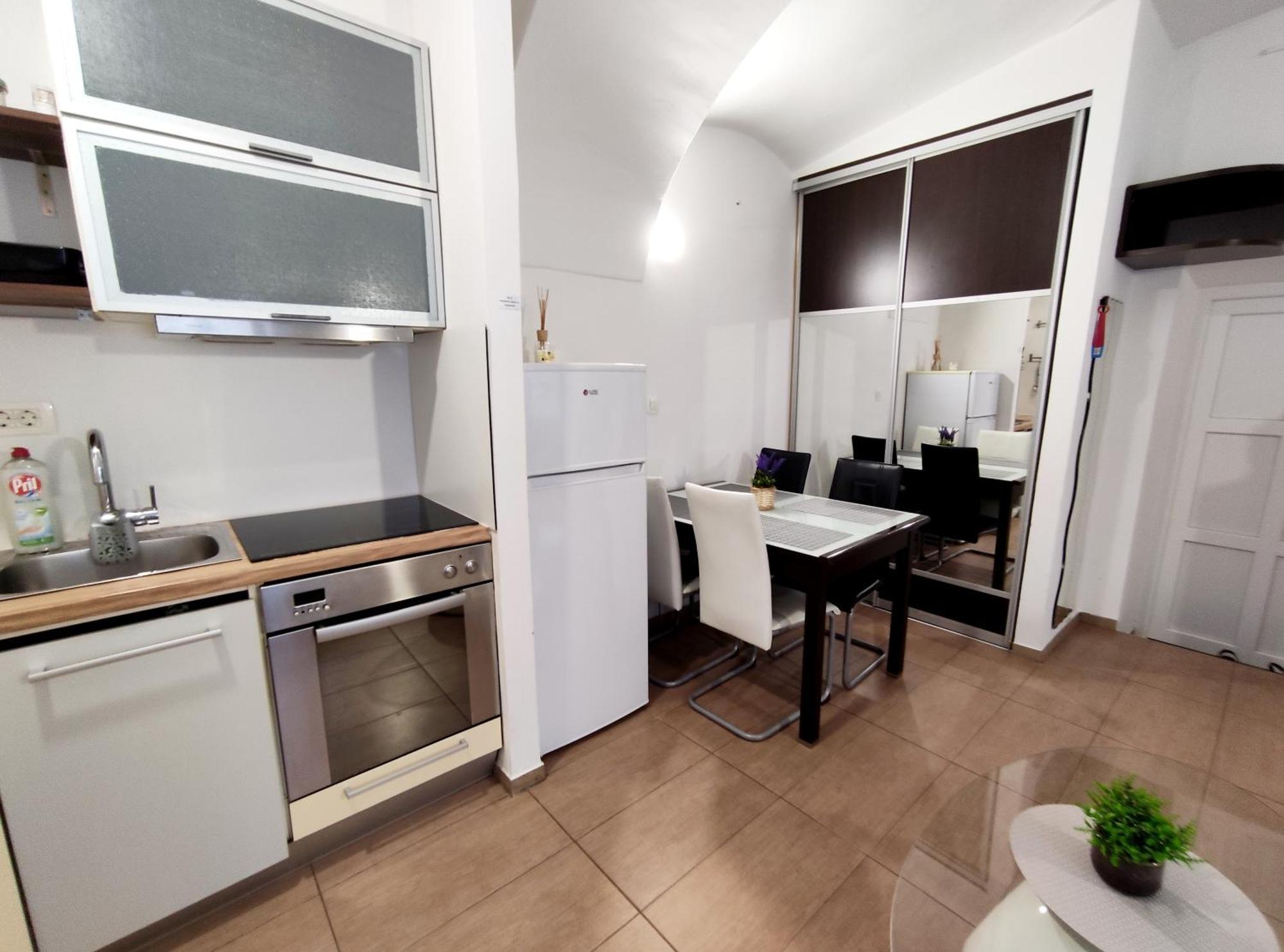 Studio Apartment Sisters 3-4 Ljubljana Dış mekan fotoğraf